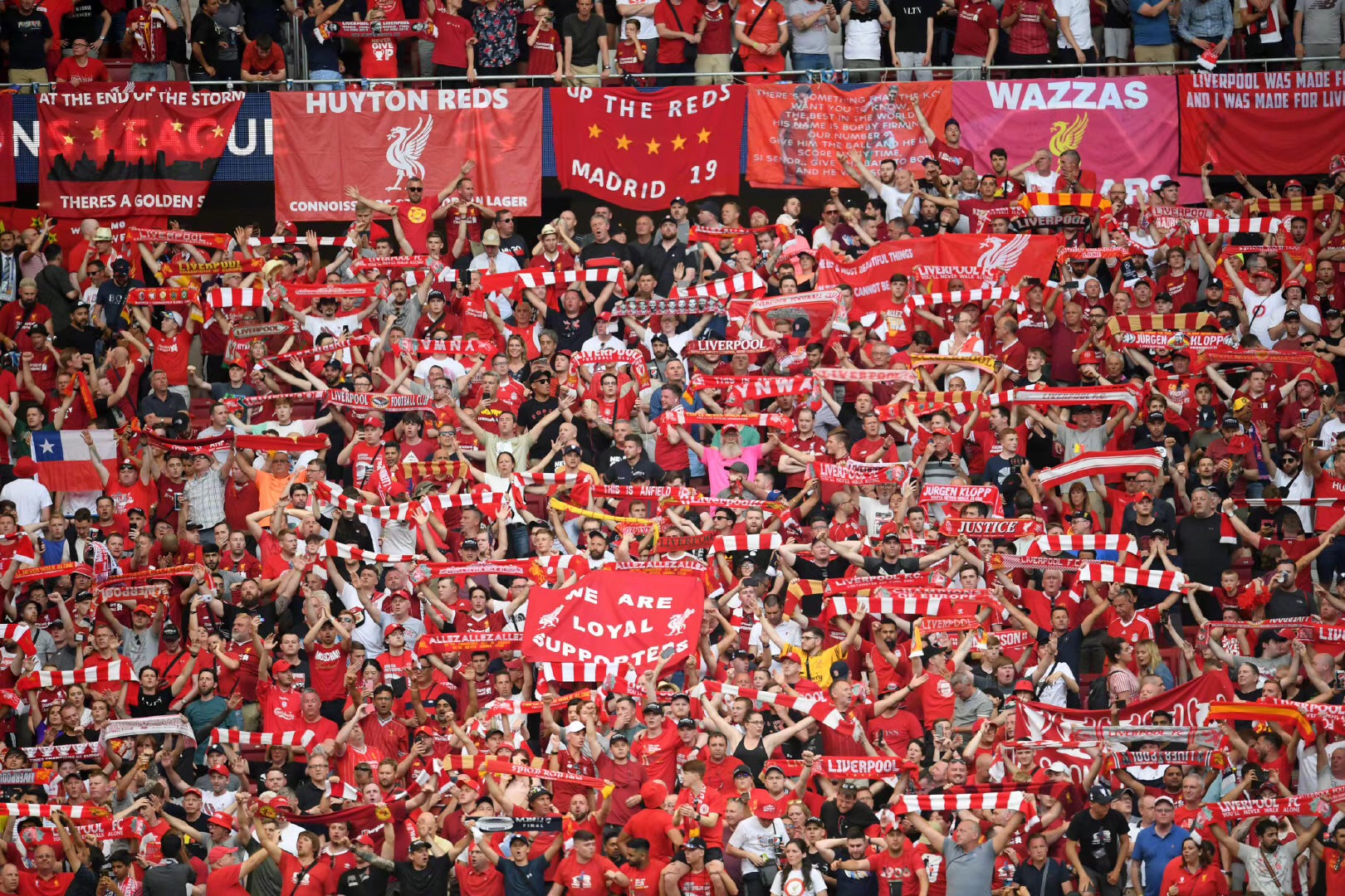 姆本扎：我和铁人签了两年合同，下赛季在中超继续为铁人效力（姆本扎：与铁人签两年合约，下赛季继续在中超为铁人出战）