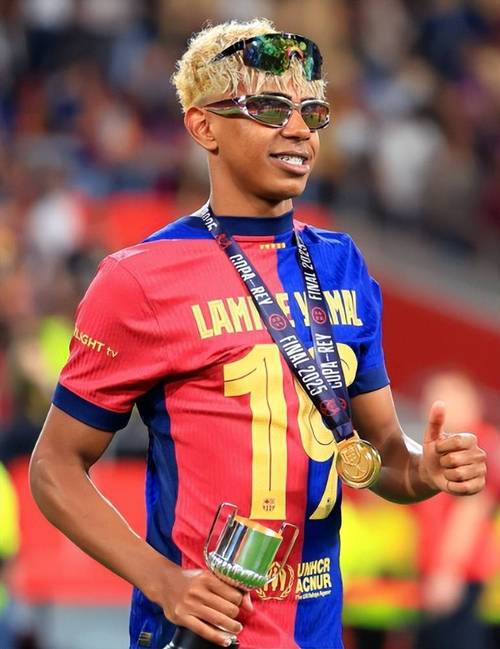 颜骏凌：武磊赛前对球队做了动员，我们争冠经验丰富没有包袱