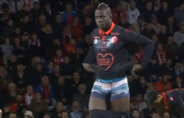 德劳伦蒂斯：现在取得的成就比肩马拉多纳？没有人能达到他的高度（德劳伦蒂斯：当下成绩能否比肩马拉多纳？他的高度无人可及）