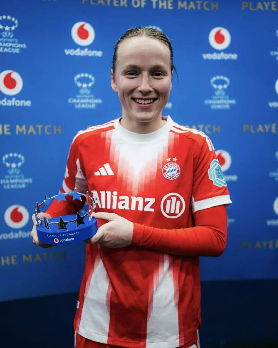 英超官方晒近两年圣诞积分榜：利物浦和阿森纳同分领跑（英超官方公布近两年圣诞积分榜：利物浦与阿森纳并列榜首）