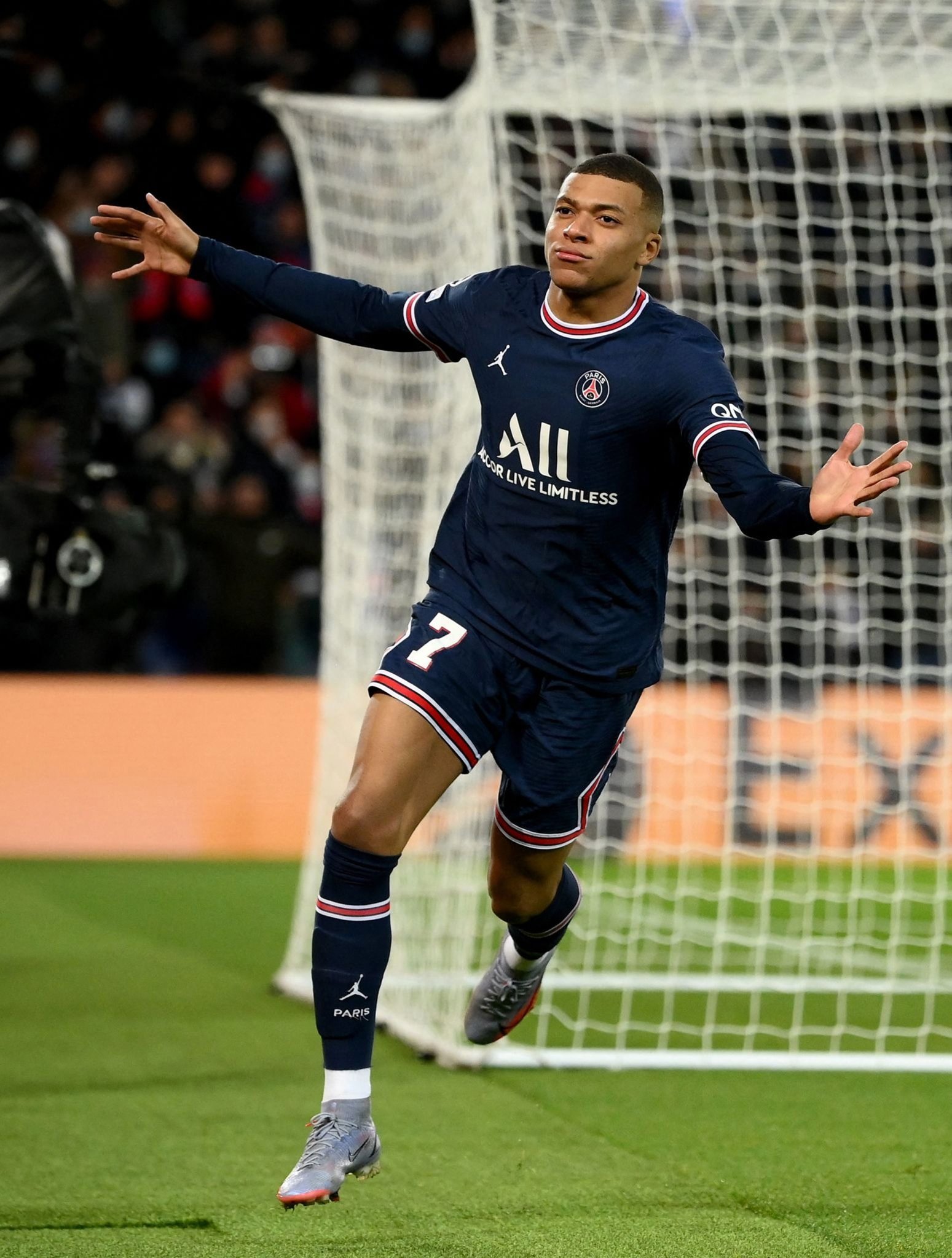 佩杜拉：米兰对恩昆库的角色存疑，但冬窗离队可能性不大（佩杜拉：米兰仍对恩昆库定位存疑，冬窗转会可能性偏低）