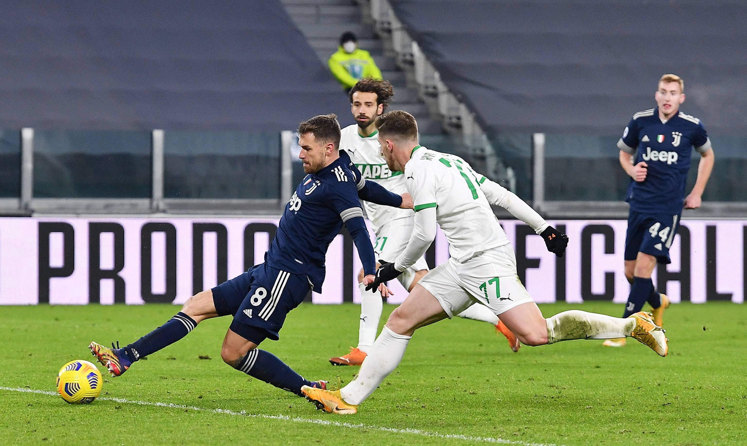 大腿！姆伯莫全场6次关键传球并送助攻，荣膺全场最佳球员（姆伯莫6次关键传球+送助攻，当选全场最佳）