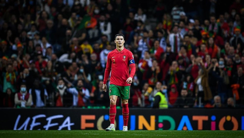 西媒曝亚马尔夜店通宵聚会：参加者不准带手机，女孩可进包厢（西媒称亚马尔通宵赴夜店：现场禁带手机，女性可入包厢）