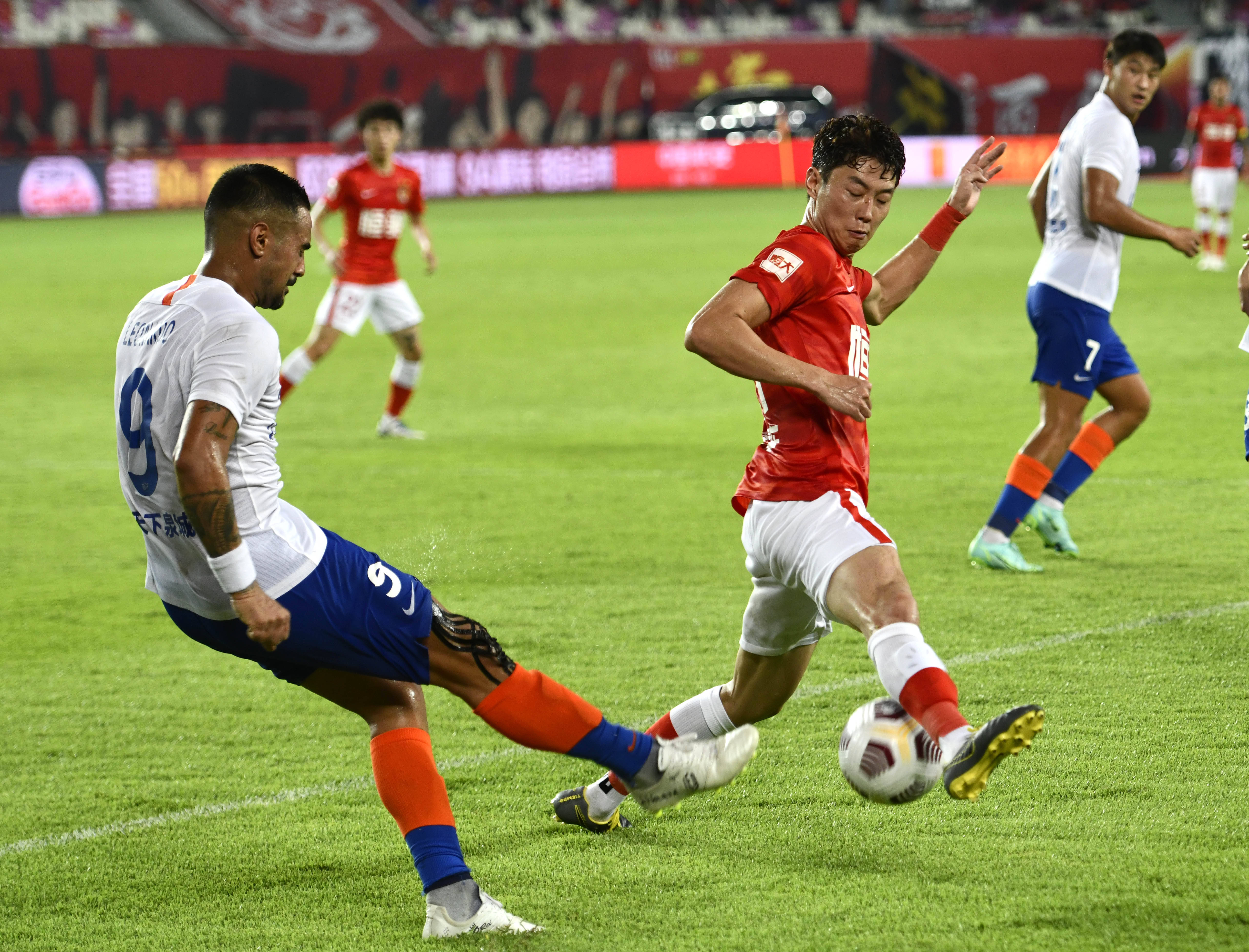 国安刚拿到足协杯冠军，就要给新帅准备三份引援大礼，值得期待